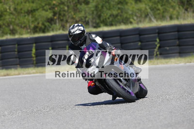 /Archiv-2025/48 25.08.2025 Cornu Master School ADR/rot-rouge/110